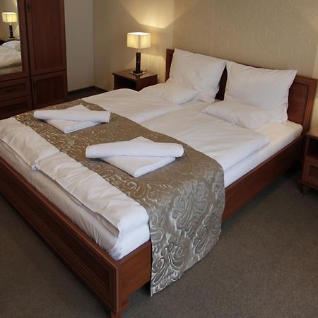 Hotel Brill Orosháza Quarto foto