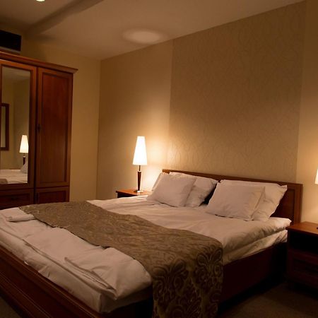 Hotel Brill Orosháza Quarto foto