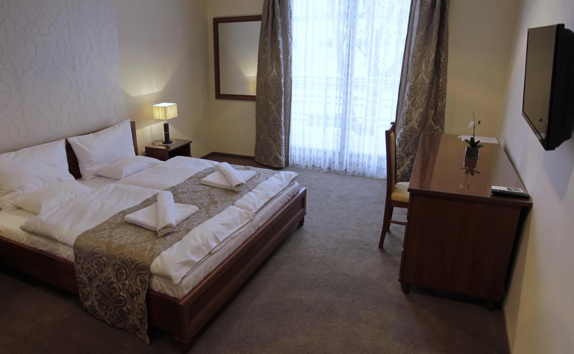 Hotel Brill Orosháza Quarto foto